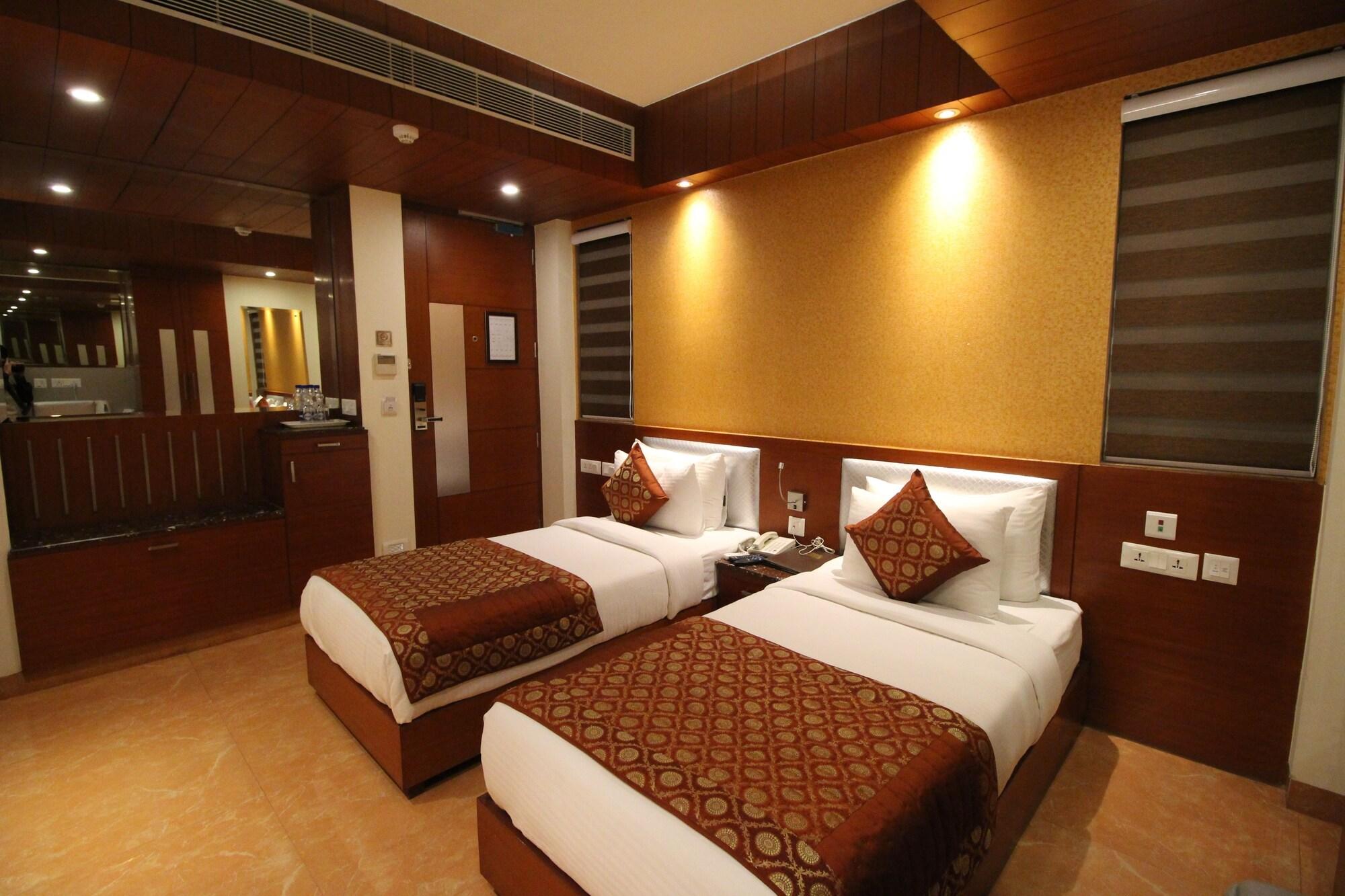 Hotel Golden Grand Δελχί Εξωτερικό φωτογραφία