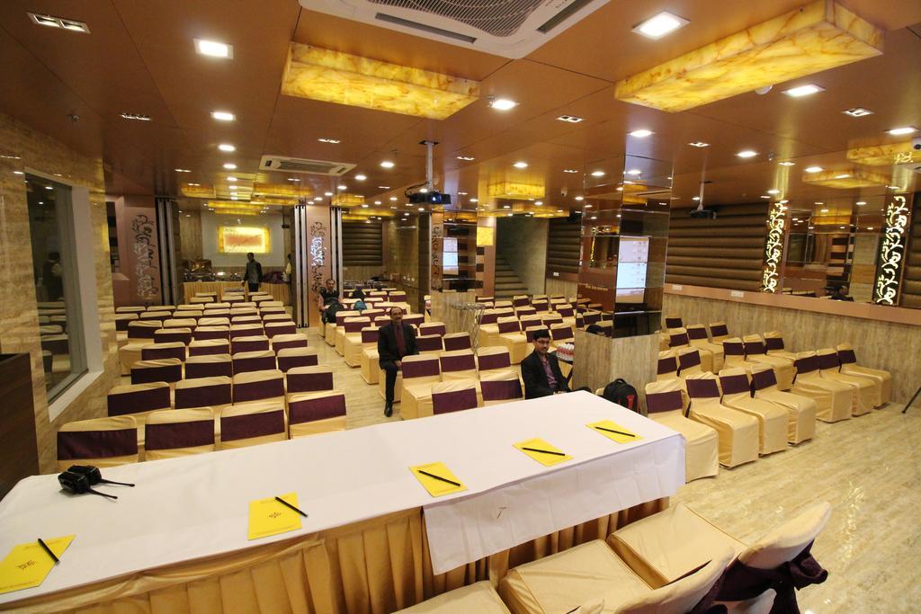 Hotel Golden Grand Δελχί Εξωτερικό φωτογραφία