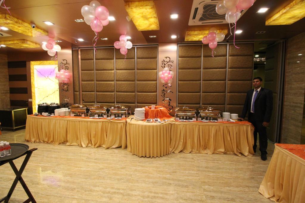 Hotel Golden Grand Δελχί Εξωτερικό φωτογραφία