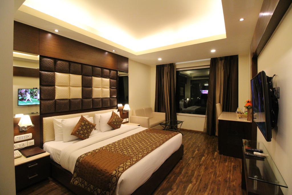 Hotel Golden Grand Δελχί Εξωτερικό φωτογραφία