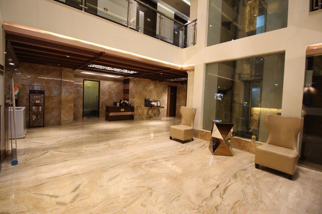 Hotel Golden Grand Δελχί Εξωτερικό φωτογραφία