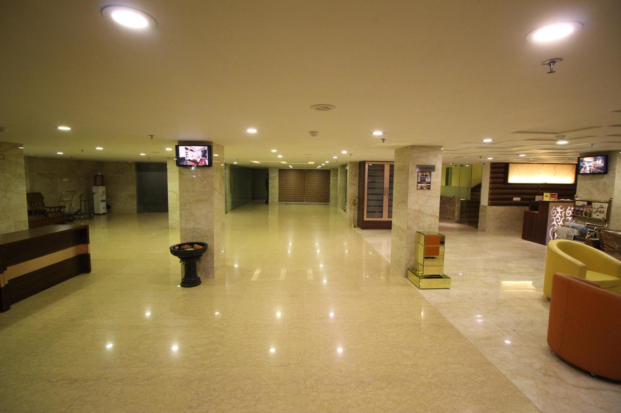 Hotel Golden Grand Δελχί Εξωτερικό φωτογραφία