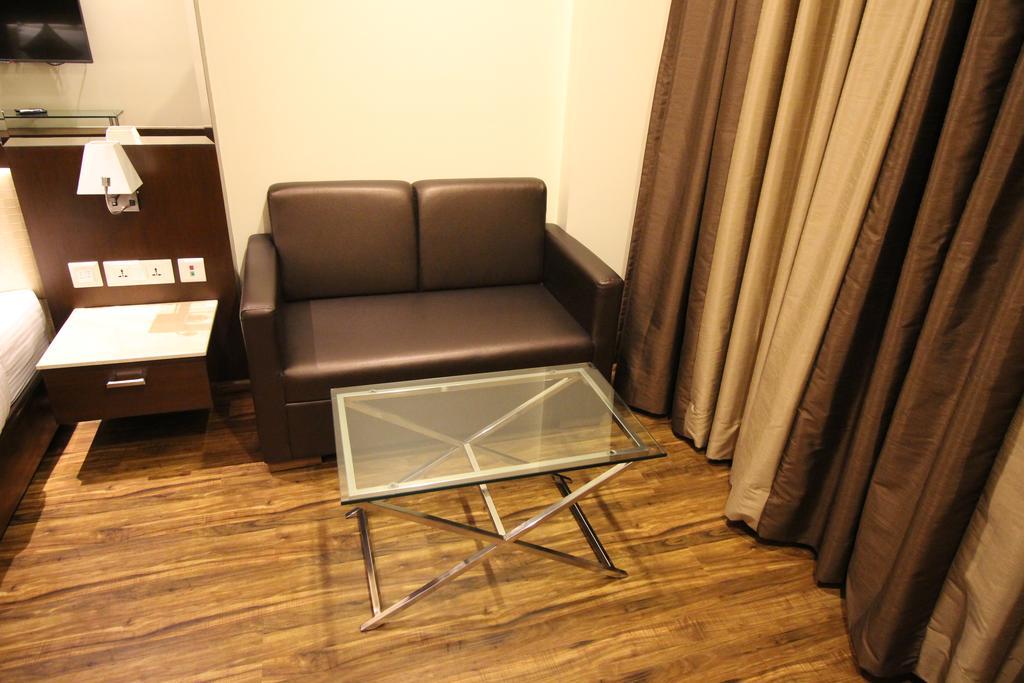 Hotel Golden Grand Δελχί Εξωτερικό φωτογραφία