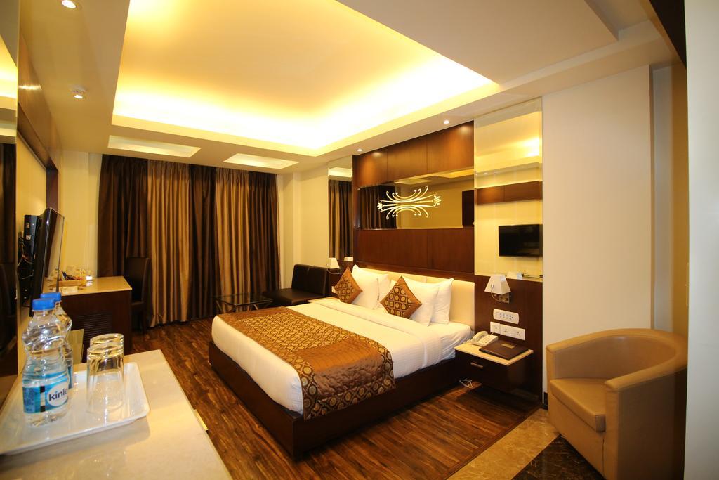 Hotel Golden Grand Δελχί Εξωτερικό φωτογραφία